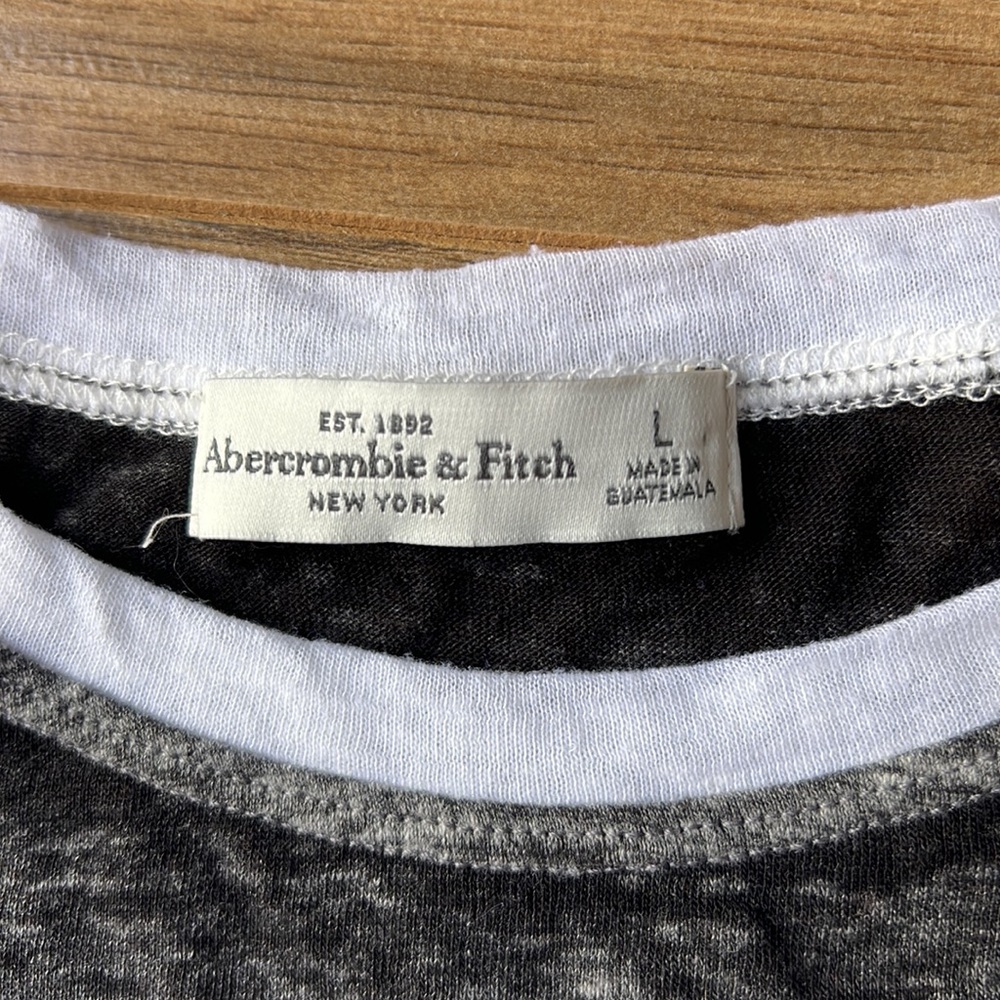 A&F 8 baseball tee - Picture 2 of 3